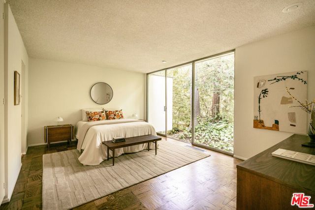 832 Canon Drive, Pasadena, CA 91106