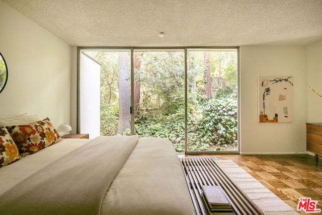 832 Canon Drive, Pasadena, CA 91106