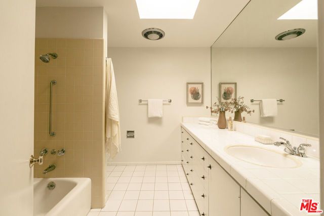 832 Canon Drive, Pasadena, CA 91106