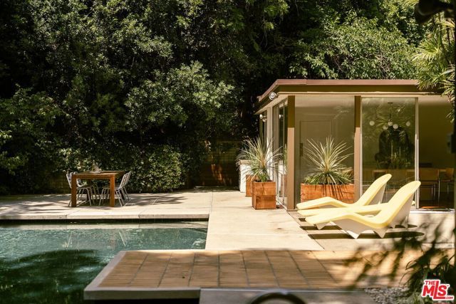 832 Canon Drive, Pasadena, CA 91106