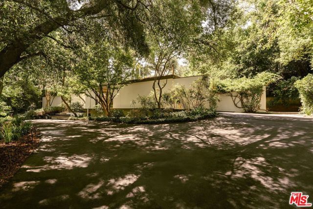 832 Canon Drive, Pasadena, CA 91106
