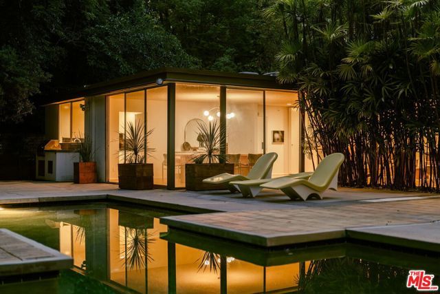 832 Canon Drive, Pasadena, CA 91106