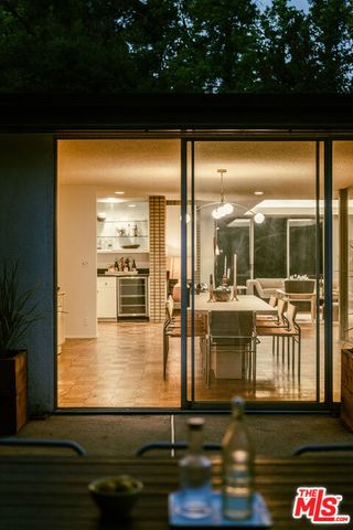 832 Canon Drive, Pasadena, CA 91106