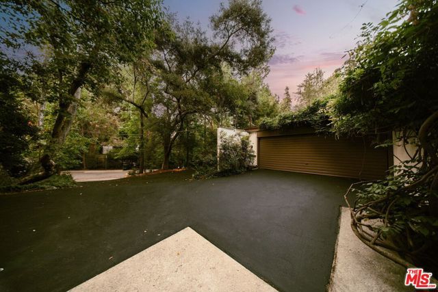 832 Canon Drive, Pasadena, CA 91106