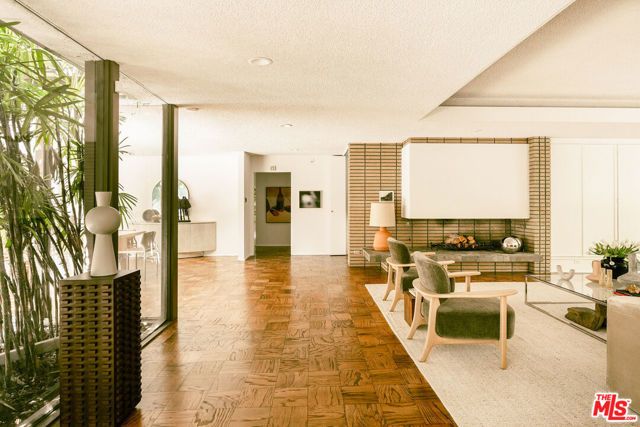 832 Canon Drive, Pasadena, CA 91106