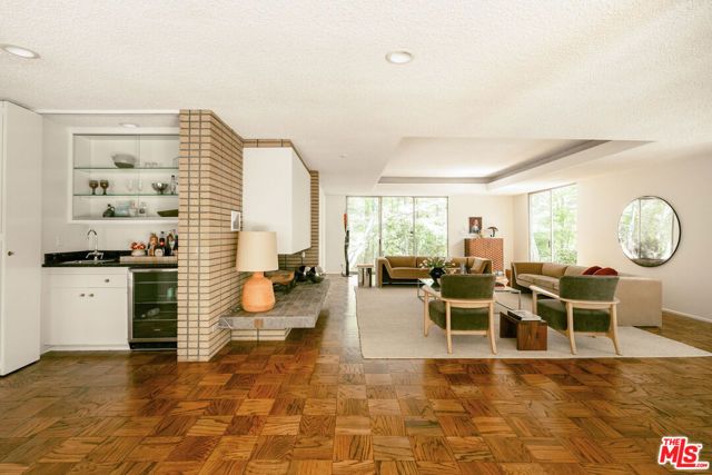 832 Canon Drive, Pasadena, CA 91106