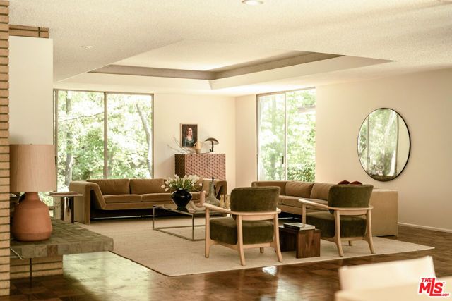 832 Canon Drive, Pasadena, CA 91106