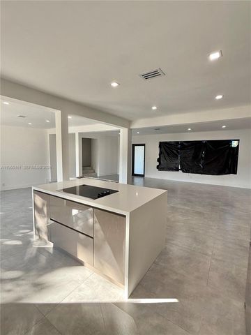 12615 N Miami Avenue, North Miami, FL 33168