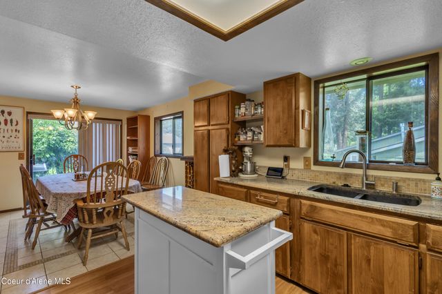 5792 N Parkwood CIR, Coeur D'alene, ID 83815