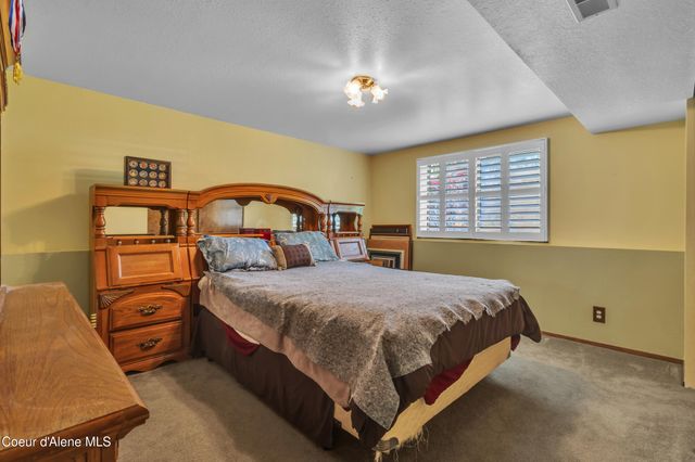 5792 N Parkwood CIR, Coeur D'alene, ID 83815