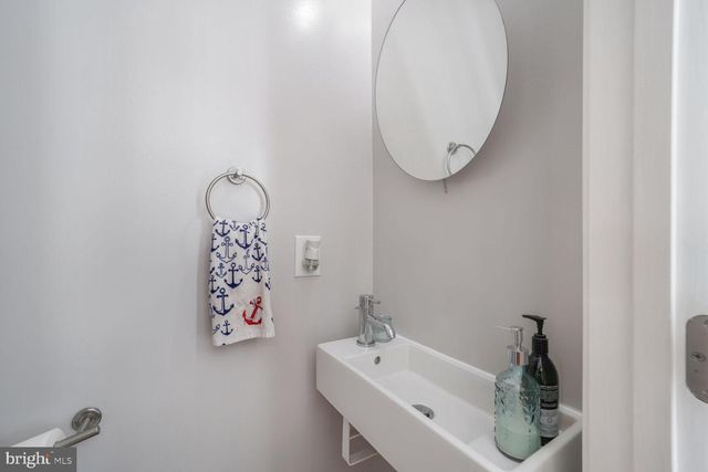 1208 MADISON ST NW, Washington, DC 20011