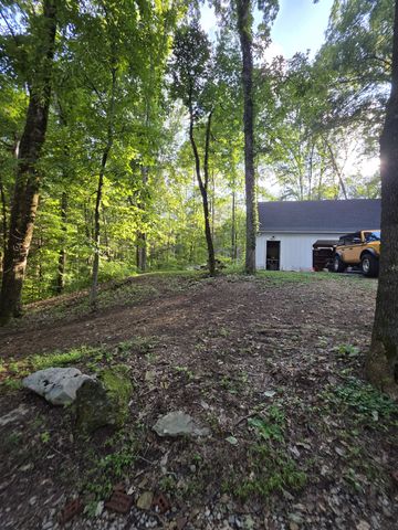 4980 Louise Creek Rd, Cunningham, TN 37052