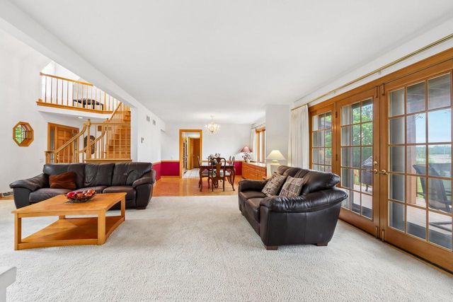 2385 Buckingham PLACE, Brookfield, WI 53045