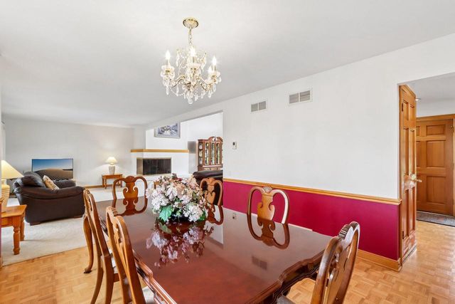 2385 Buckingham PLACE, Brookfield, WI 53045