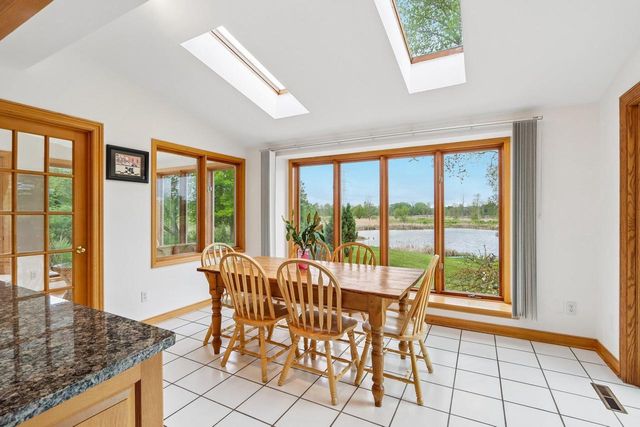 2385 Buckingham PLACE, Brookfield, WI 53045