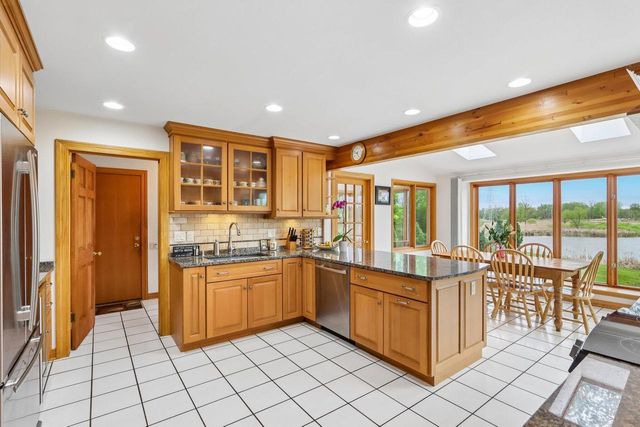 2385 Buckingham PLACE, Brookfield, WI 53045