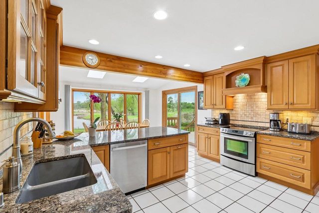 2385 Buckingham PLACE, Brookfield, WI 53045
