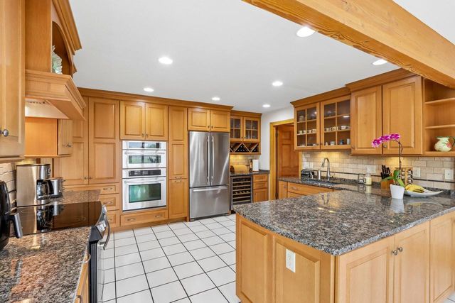 2385 Buckingham PLACE, Brookfield, WI 53045