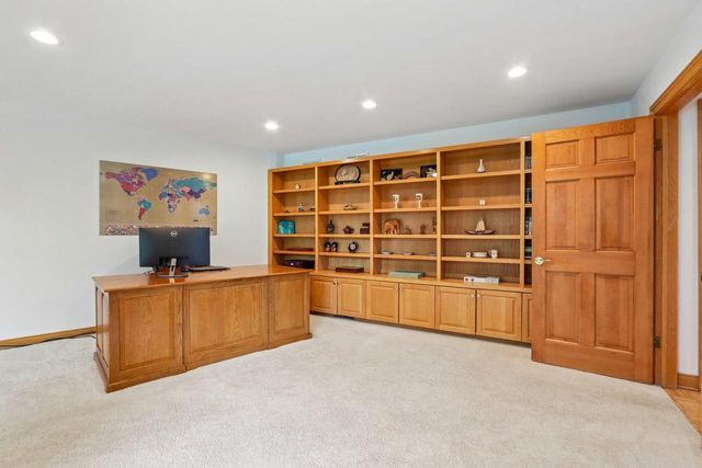 2385 Buckingham PLACE, Brookfield, WI 53045