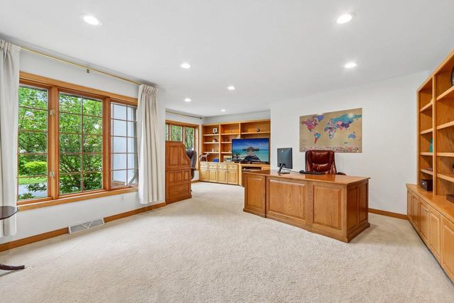 2385 Buckingham PLACE, Brookfield, WI 53045