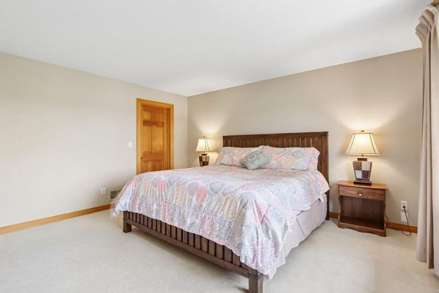 2385 Buckingham PLACE, Brookfield, WI 53045
