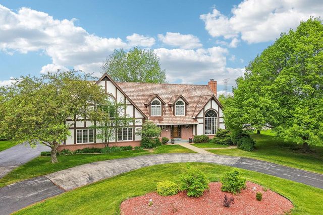 2385 Buckingham PLACE, Brookfield, WI 53045