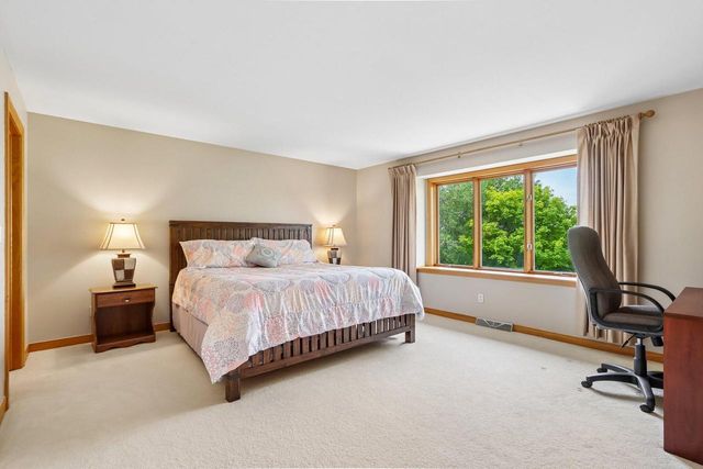 2385 Buckingham PLACE, Brookfield, WI 53045