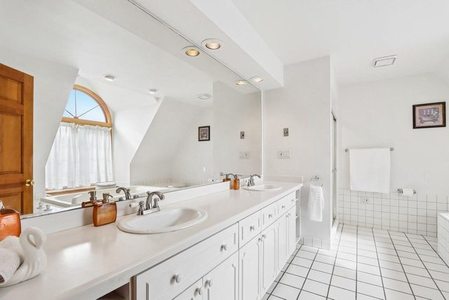 2385 Buckingham PLACE, Brookfield, WI 53045