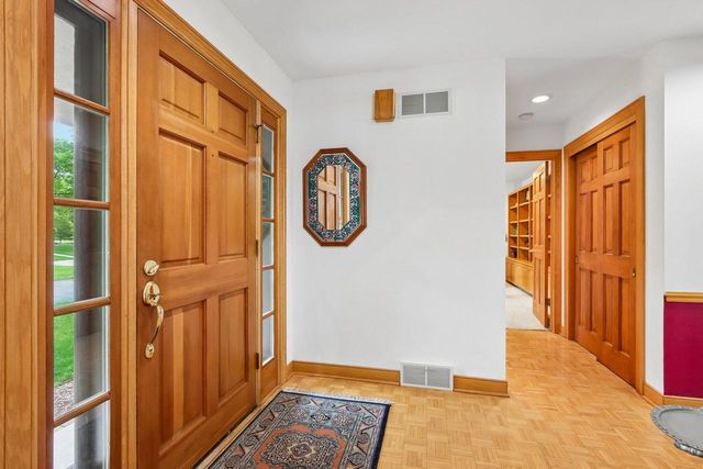 2385 Buckingham PLACE, Brookfield, WI 53045