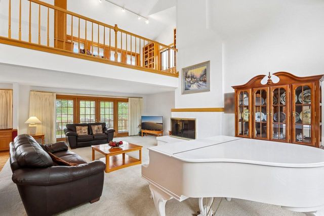 2385 Buckingham PLACE, Brookfield, WI 53045