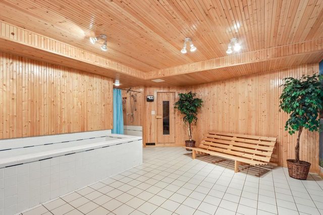 2385 Buckingham PLACE, Brookfield, WI 53045