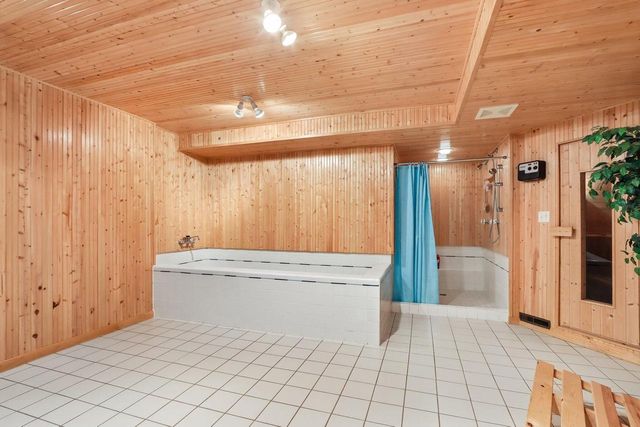 2385 Buckingham PLACE, Brookfield, WI 53045