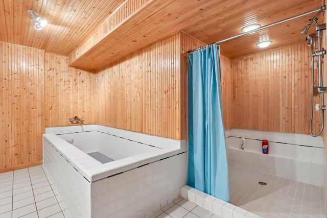 2385 Buckingham PLACE, Brookfield, WI 53045