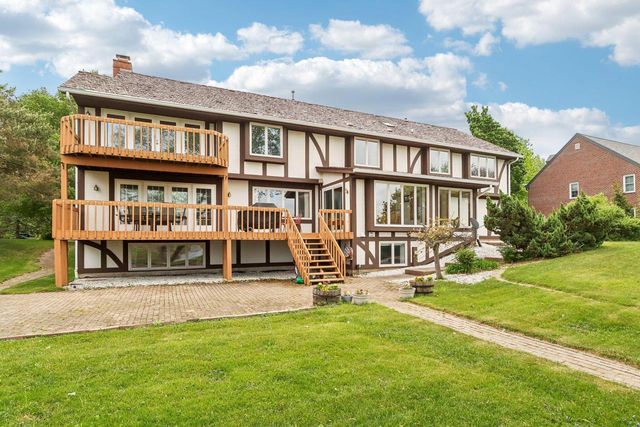 2385 Buckingham PLACE, Brookfield, WI 53045