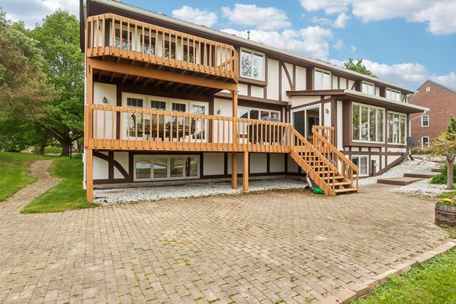 2385 Buckingham PLACE, Brookfield, WI 53045
