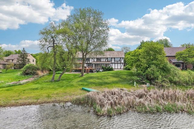 2385 Buckingham PLACE, Brookfield, WI 53045