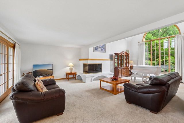 2385 Buckingham PLACE, Brookfield, WI 53045