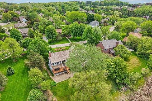 2385 Buckingham PLACE, Brookfield, WI 53045