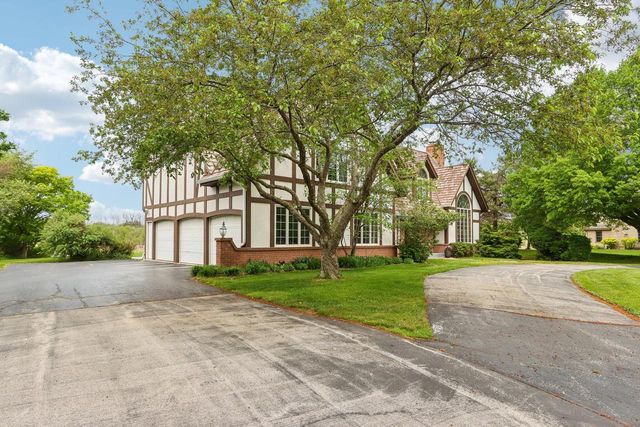 2385 Buckingham PLACE, Brookfield, WI 53045