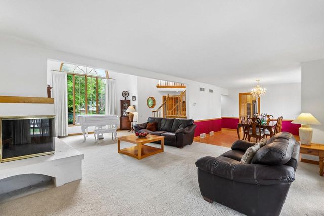 2385 Buckingham PLACE, Brookfield, WI 53045