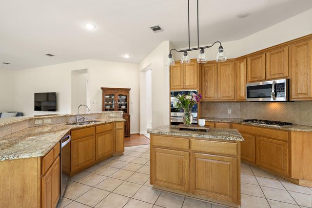 1914 Mulligan DR, Round Rock, TX 78664