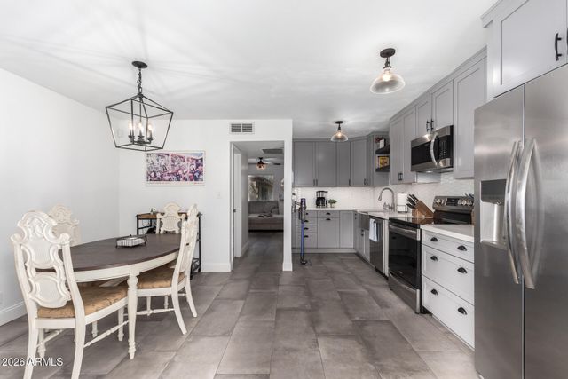 8241 N CENTRAL Avenue 18, Phoenix, AZ 85020
