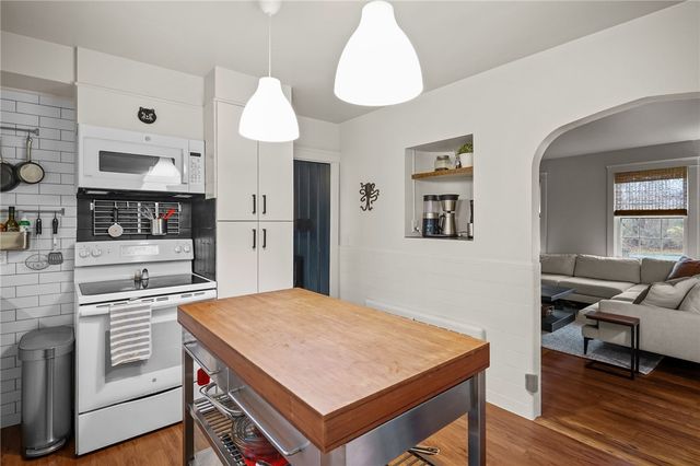 80 Lake Shore Drive, East Greenwich, RI 02818