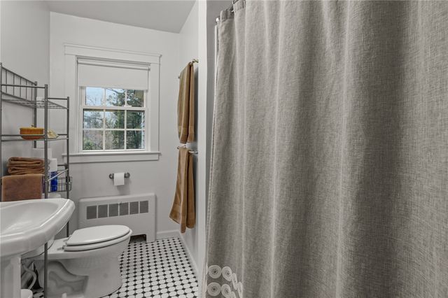 80 Lake Shore Drive, East Greenwich, RI 02818