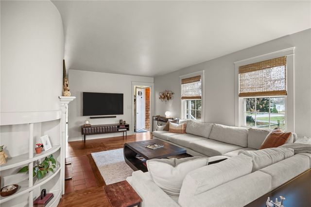 80 Lake Shore Drive, East Greenwich, RI 02818