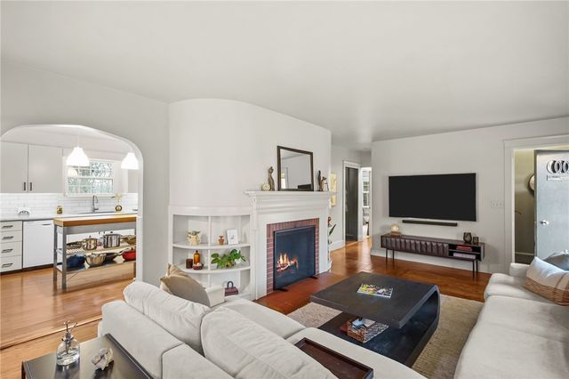 80 Lake Shore Drive, East Greenwich, RI 02818