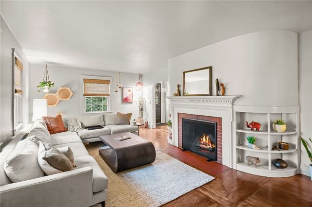 80 Lake Shore Drive, East Greenwich, RI 02818