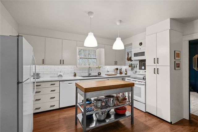 80 Lake Shore Drive, East Greenwich, RI 02818