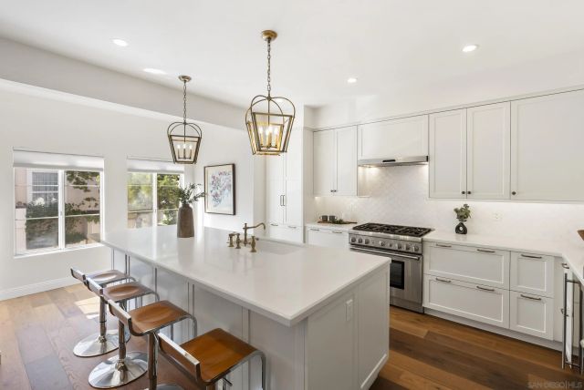 5143 Renaissance Ave B, San Diego, CA 92122