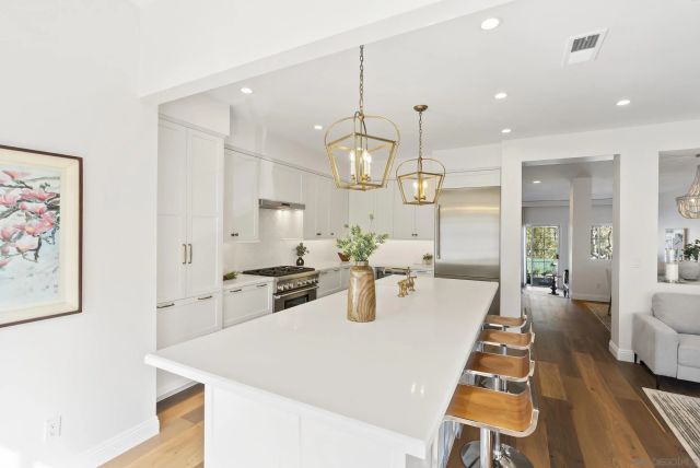 5143 Renaissance Ave B, San Diego, CA 92122